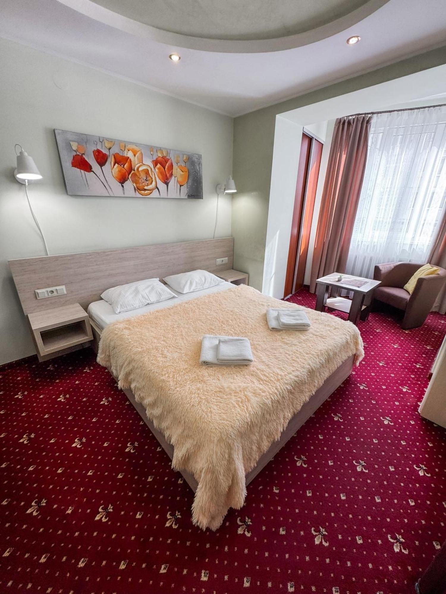 Apartments Deluxe Ivano-Frankivsk Ngoại thất bức ảnh