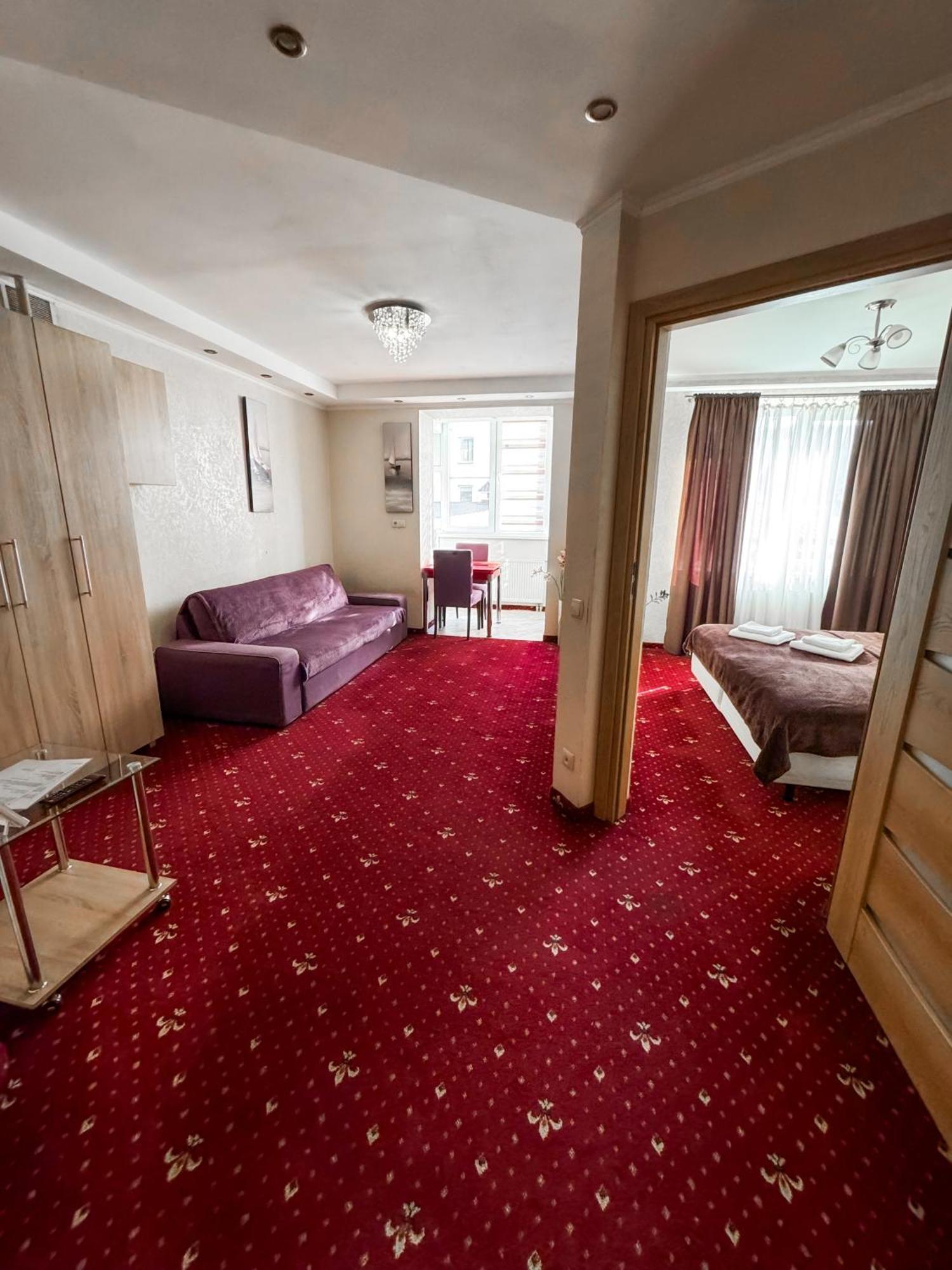 Apartments Deluxe Ivano-Frankivsk Ngoại thất bức ảnh
