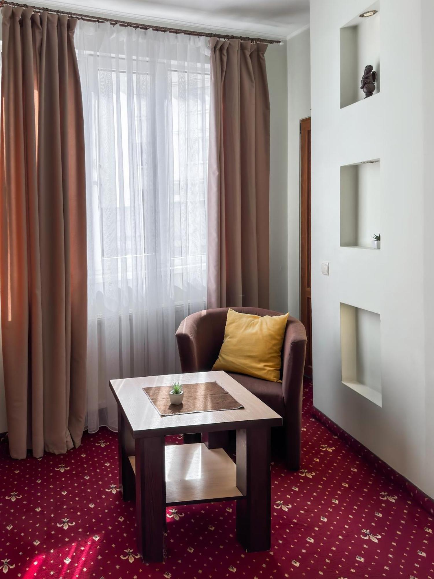 Apartments Deluxe Ivano-Frankivsk Ngoại thất bức ảnh