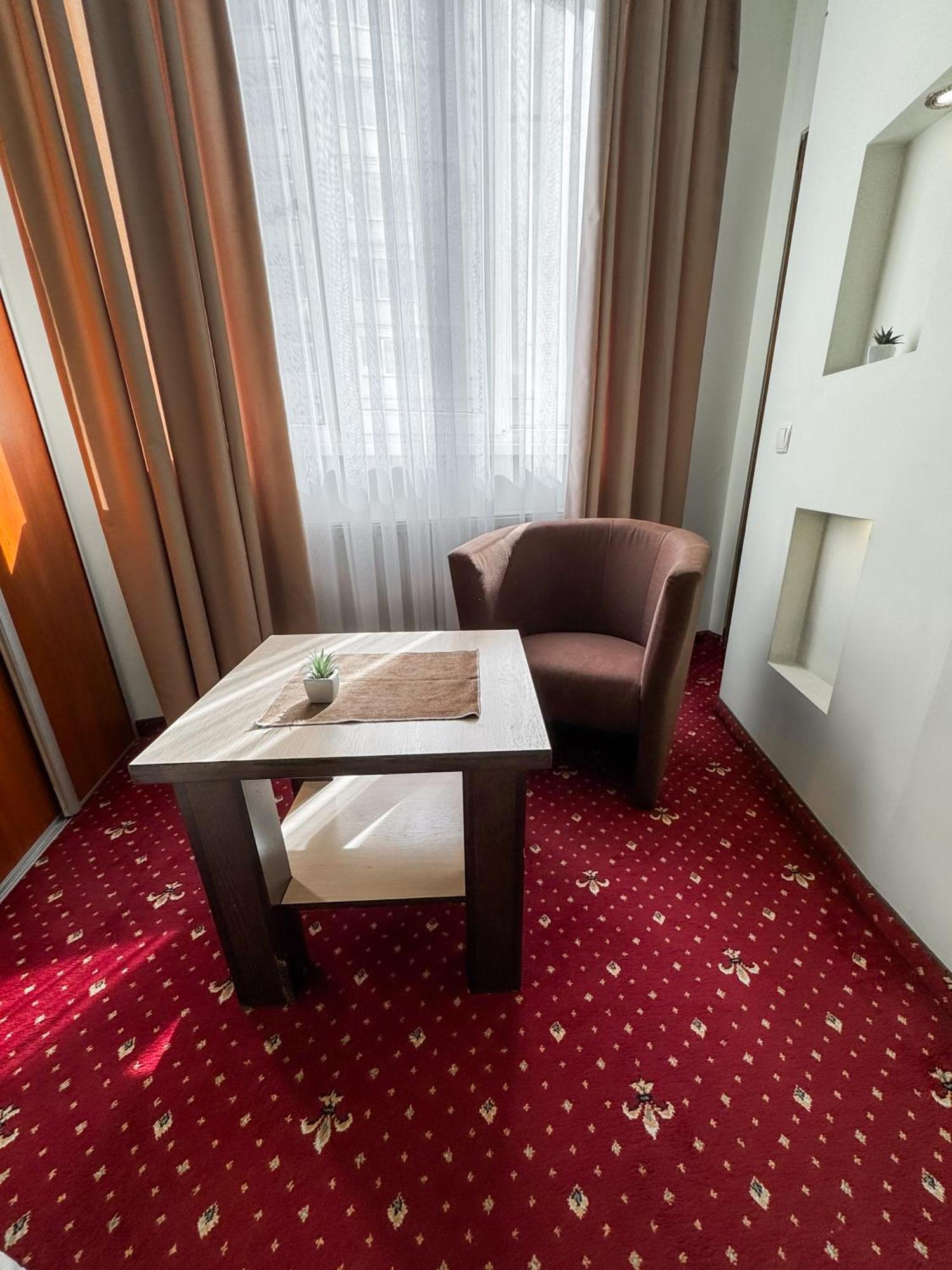 Apartments Deluxe Ivano-Frankivsk Ngoại thất bức ảnh