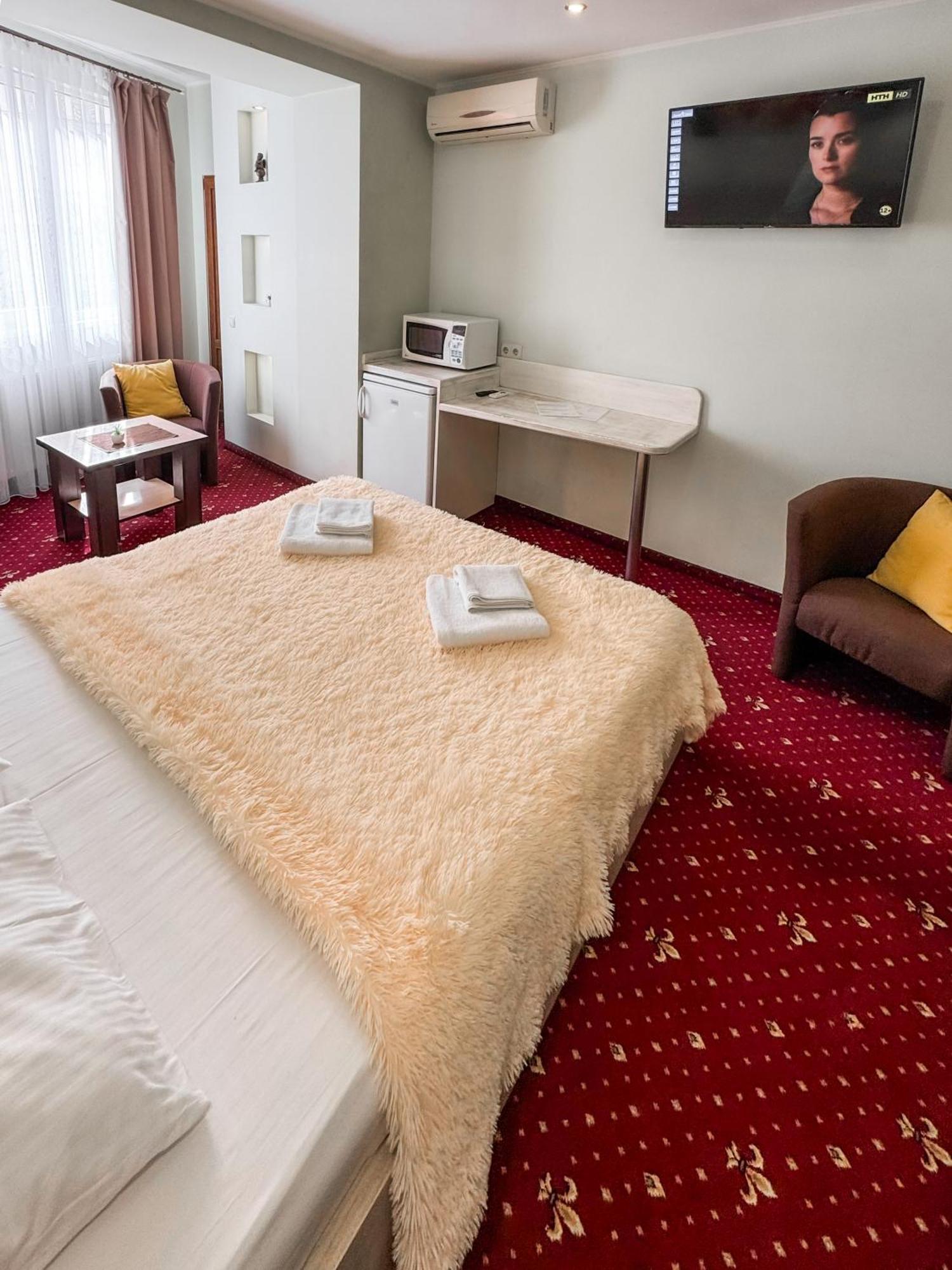 Apartments Deluxe Ivano-Frankivsk Ngoại thất bức ảnh