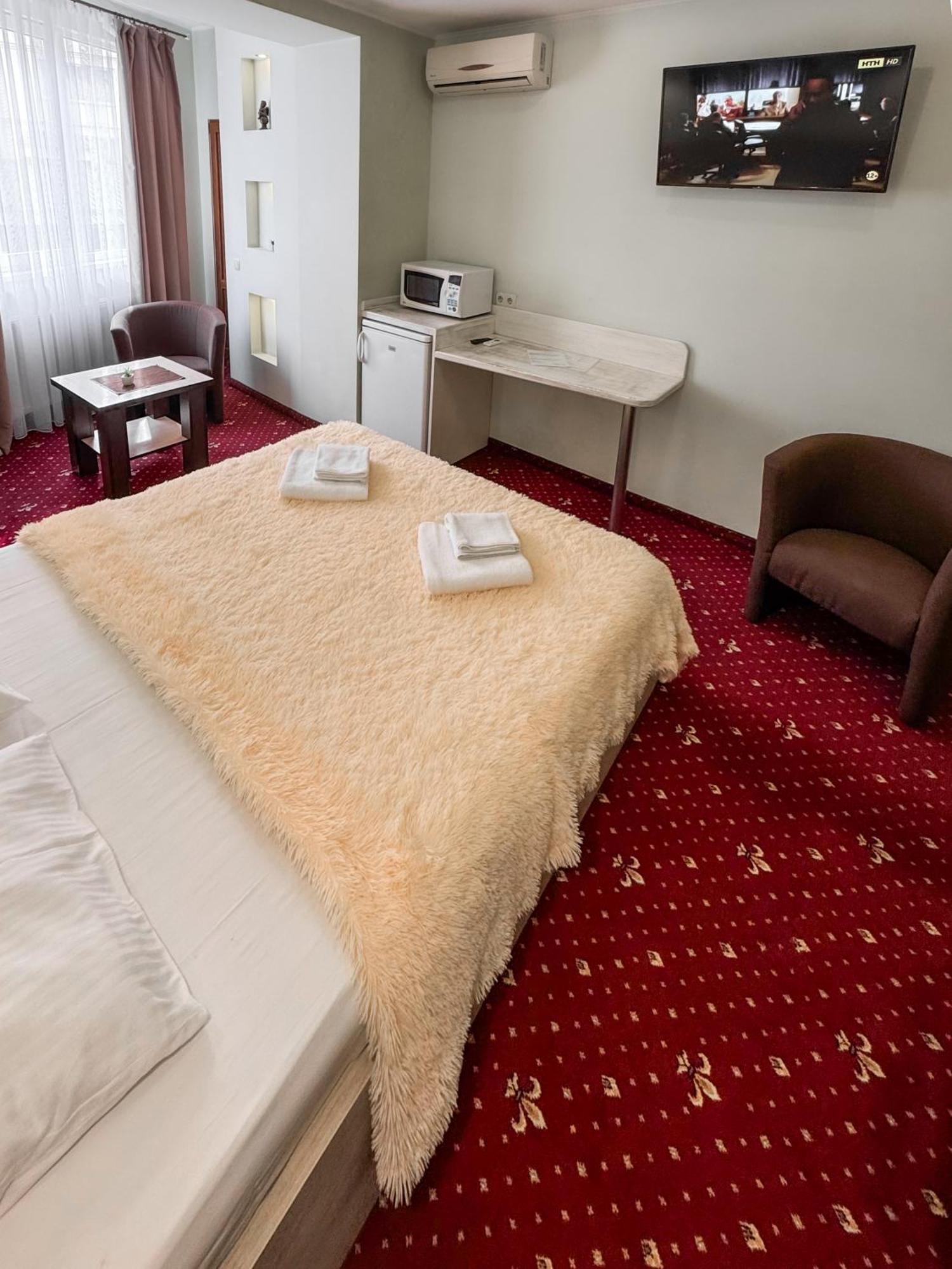 Apartments Deluxe Ivano-Frankivsk Ngoại thất bức ảnh