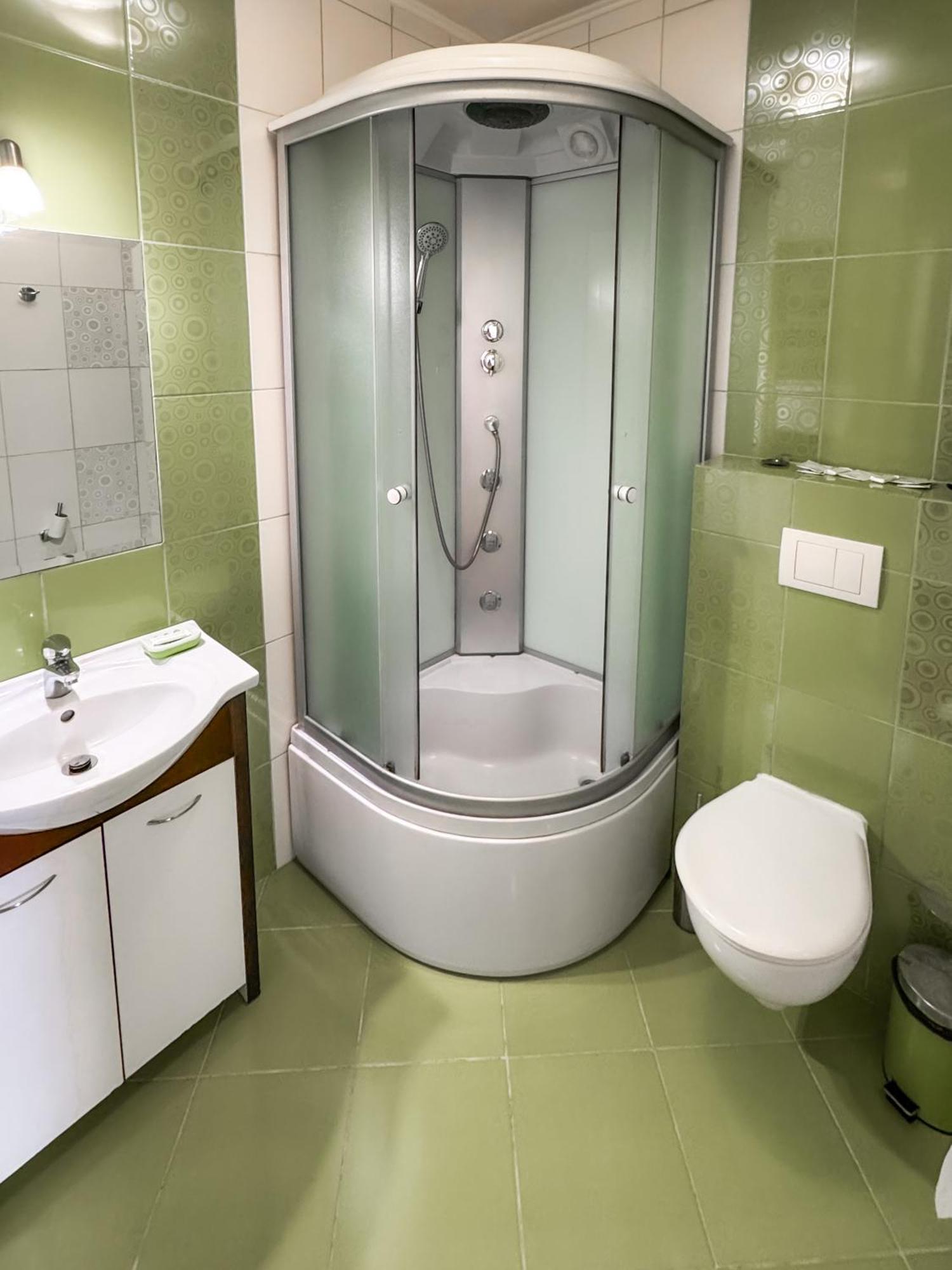 Apartments Deluxe Ivano-Frankivsk Ngoại thất bức ảnh
