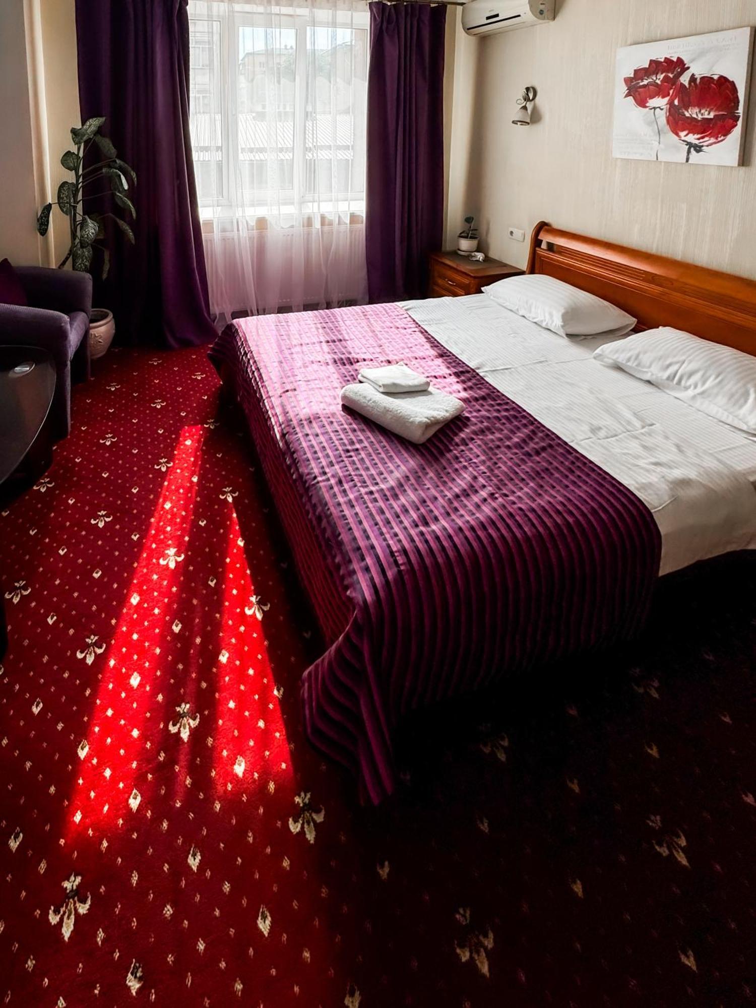 Apartments Deluxe Ivano-Frankivsk Ngoại thất bức ảnh